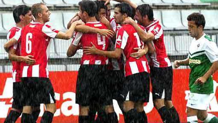 Los rojiblancos celebran un gol en A Malata, en la cuarta jornada.