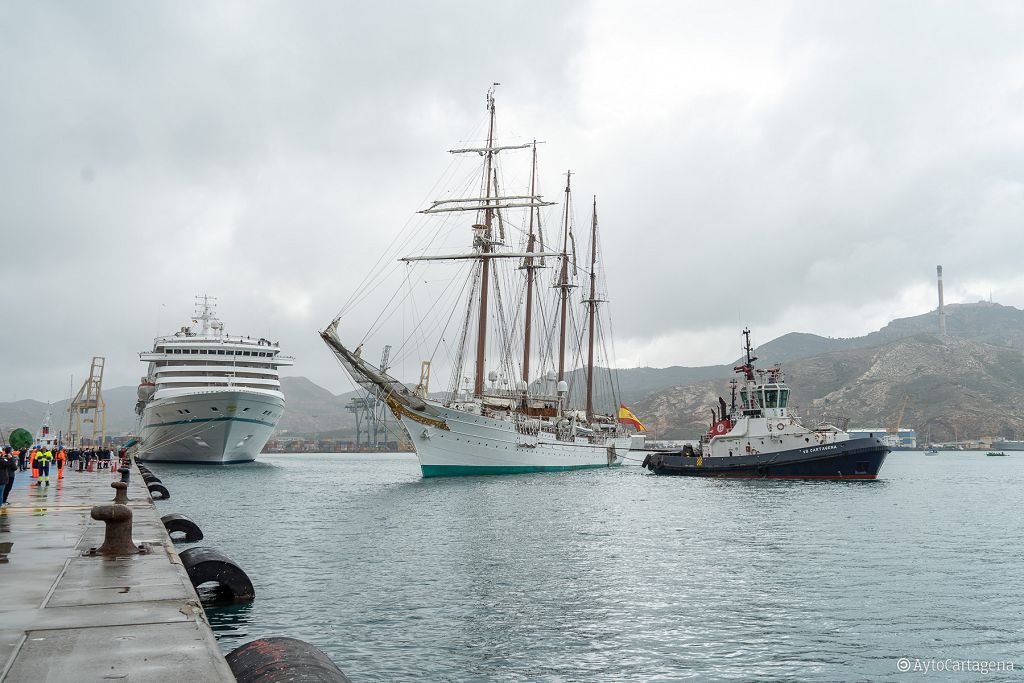 El buque Juan Sebasitán Elcano llega a Cartagena