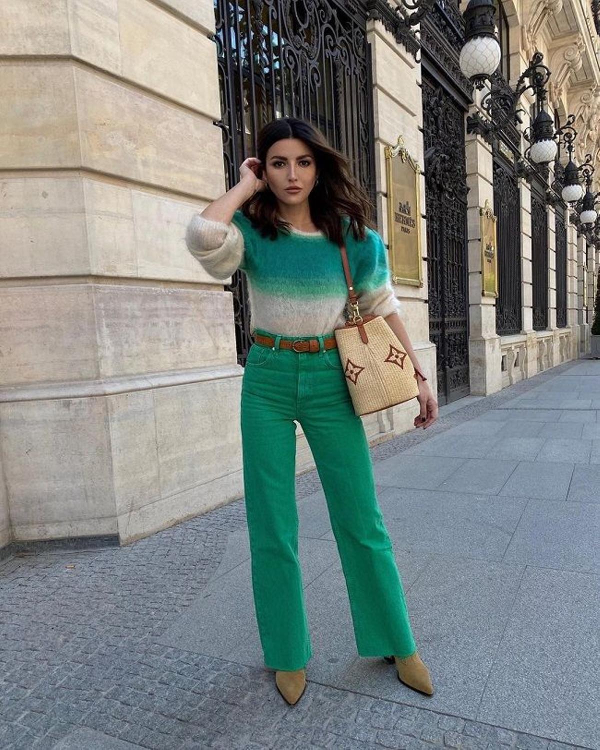 Alexandra Pereira con jersey de Isabel Marant y vaqueros verdes de Zara