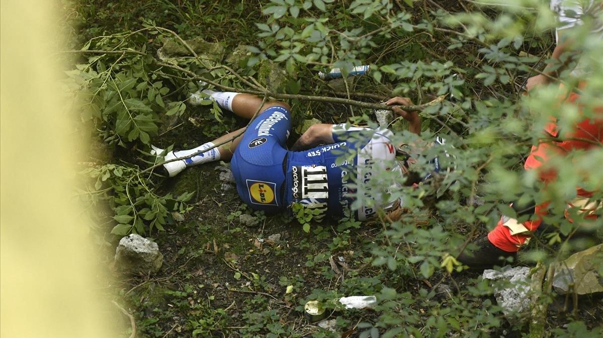 segea54504671 cyclist remco evenepoel lies on the ground after he fell dur200818160944