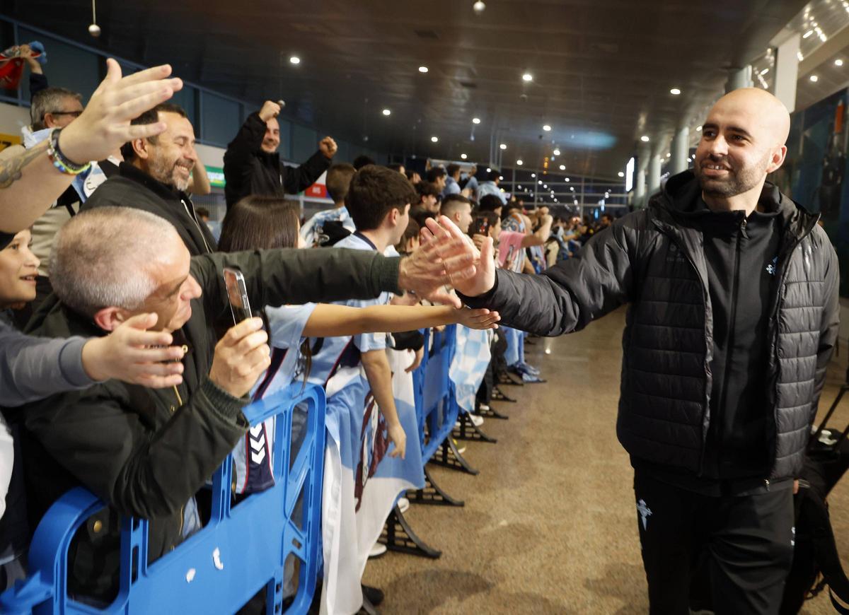 La llegada del Celta a Peinador tras la victoria ante el Olympique de Lyon