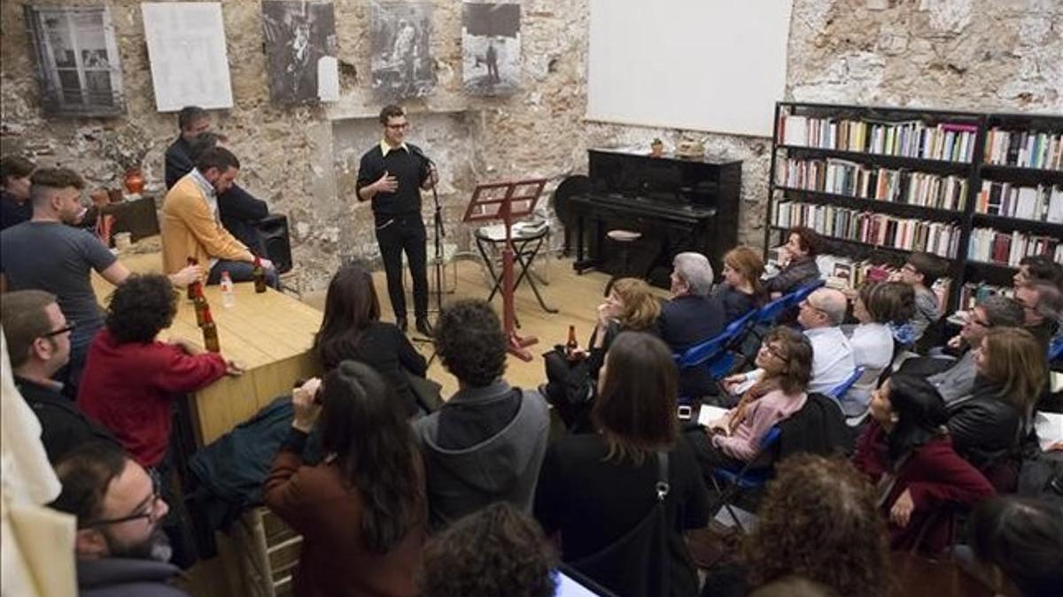 Homenaje a Francisco Casavella en la librería Calders con motivo de la reedición de 'El día del Watusi'.