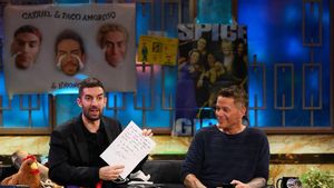 Alejandro Sanz, que presentaba su single Hoy no me siento bien, ejerció de mediador en el programa entre Broncano y Motos.
