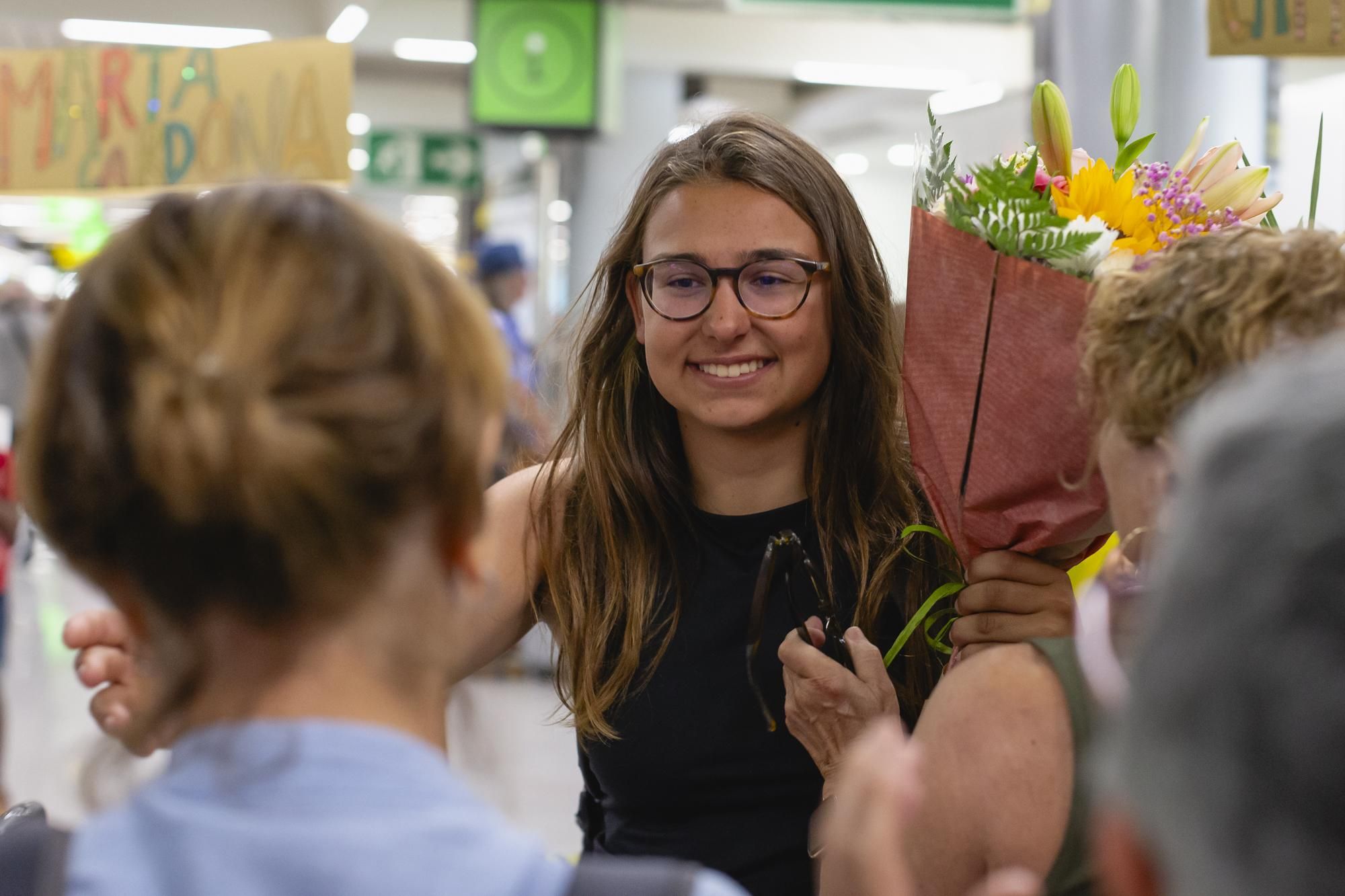 El recibimiento a Marta Cardona a su llegada a Mallorca