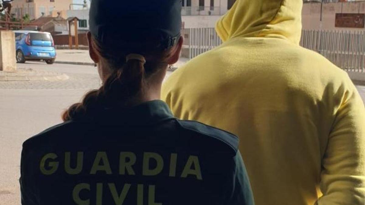 Symbolfoto: Die Guardia Civil bei einer Festnahme.