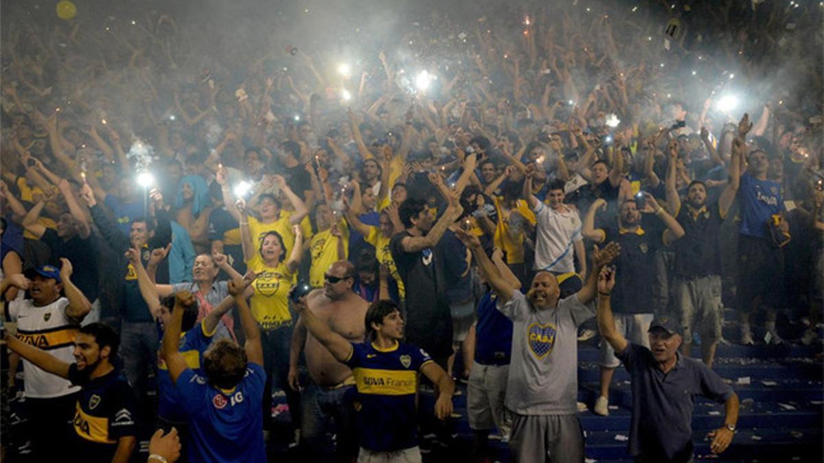 Hinchas de Boca Juniors, durante un encuentro en la Bombonera