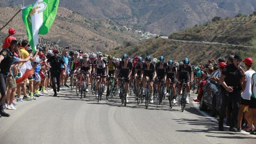Dos empujones marcan una bonita etapa de La Vuelta