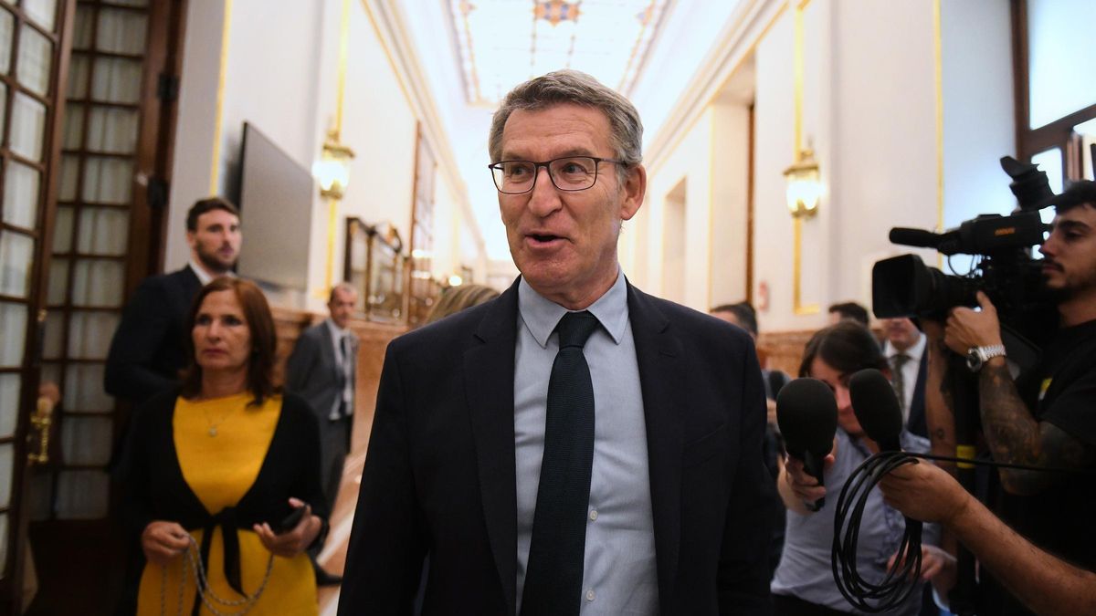 El presidente del Partido Popular, Alberto Núñez Feijóo, a su llegada a una sesión plenaria extraordinaria, en el Congreso de los Diputados, a 23 de julio de 2024, en Madrid (España). El Pleno del Congreso elige hoy, 23 de julio, a los diez nuevos vocales