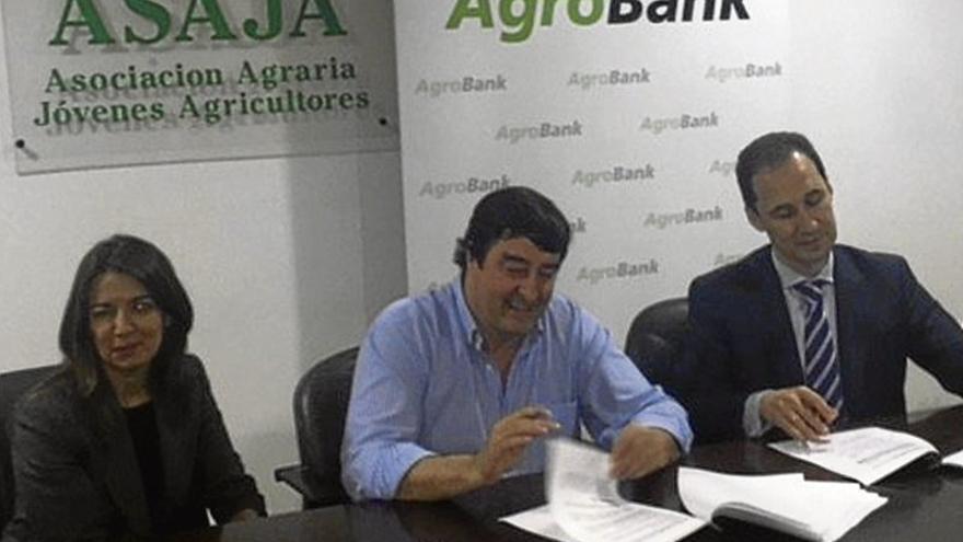 Acuerdo CaixaBank-Asaja para potenciar el sector agroganadero