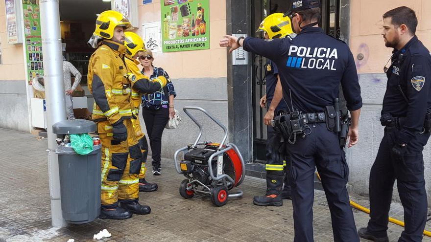 Feuerwehr und Polizei am Einsatzort in Pere Garau.