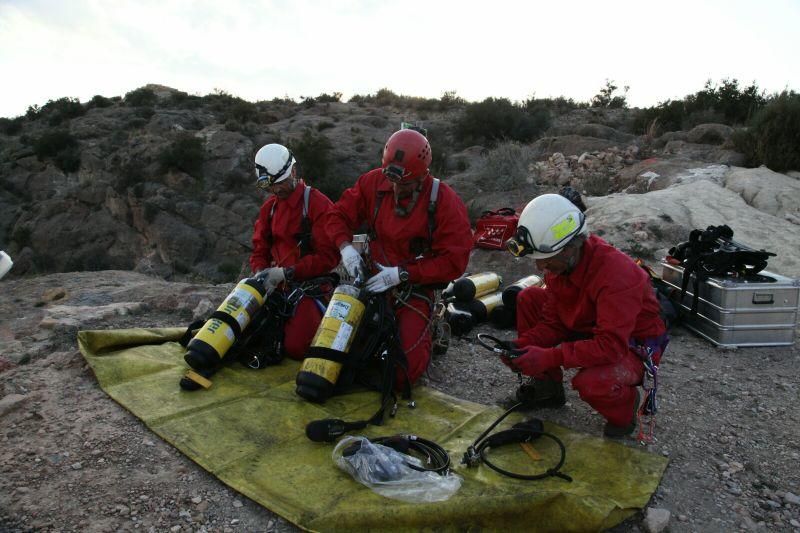 Bomberos de Madrid vuelven a la sima de la falla de Alhama