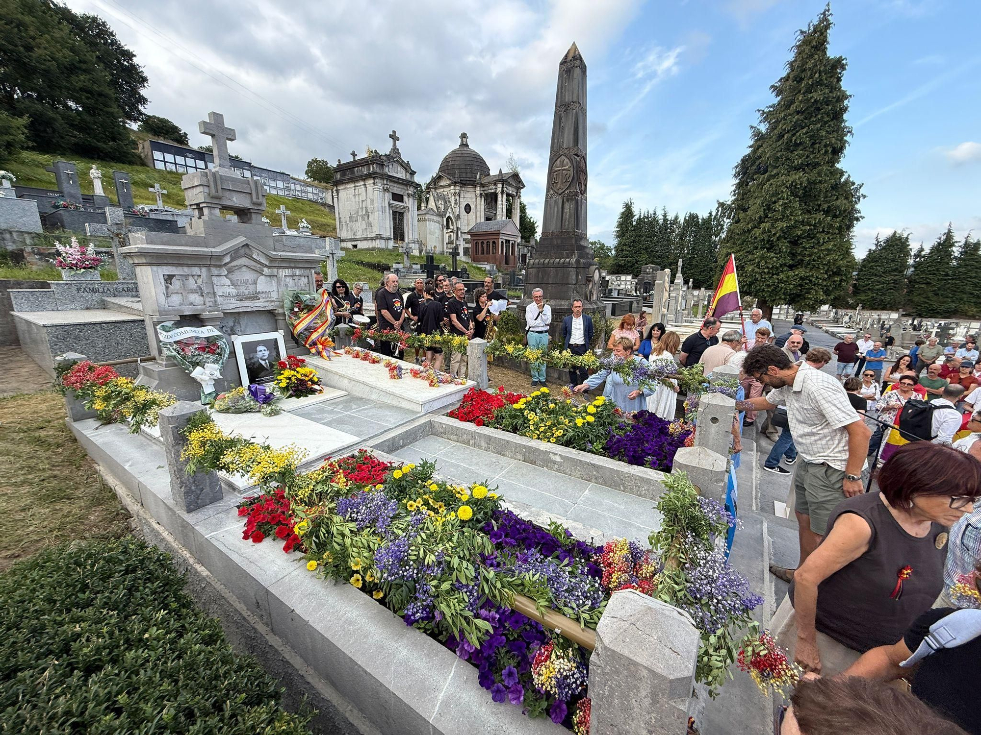 El homenaje a Carlos y Óscar Barredo, en imágenes