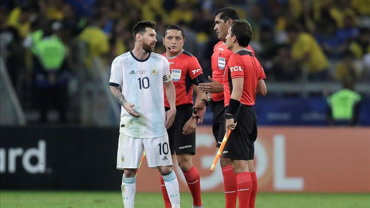 Rudy Zambrano fue el árbitro del Brasil - Argentina