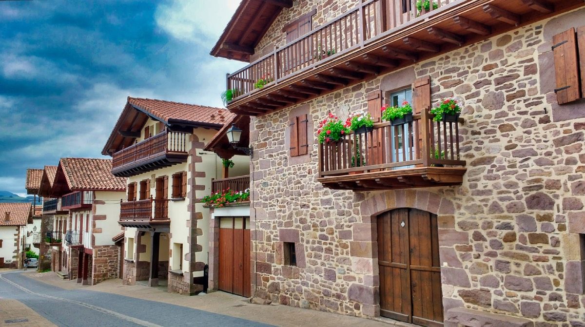 Las pintorescas casitas de Amaiur (Navarra)