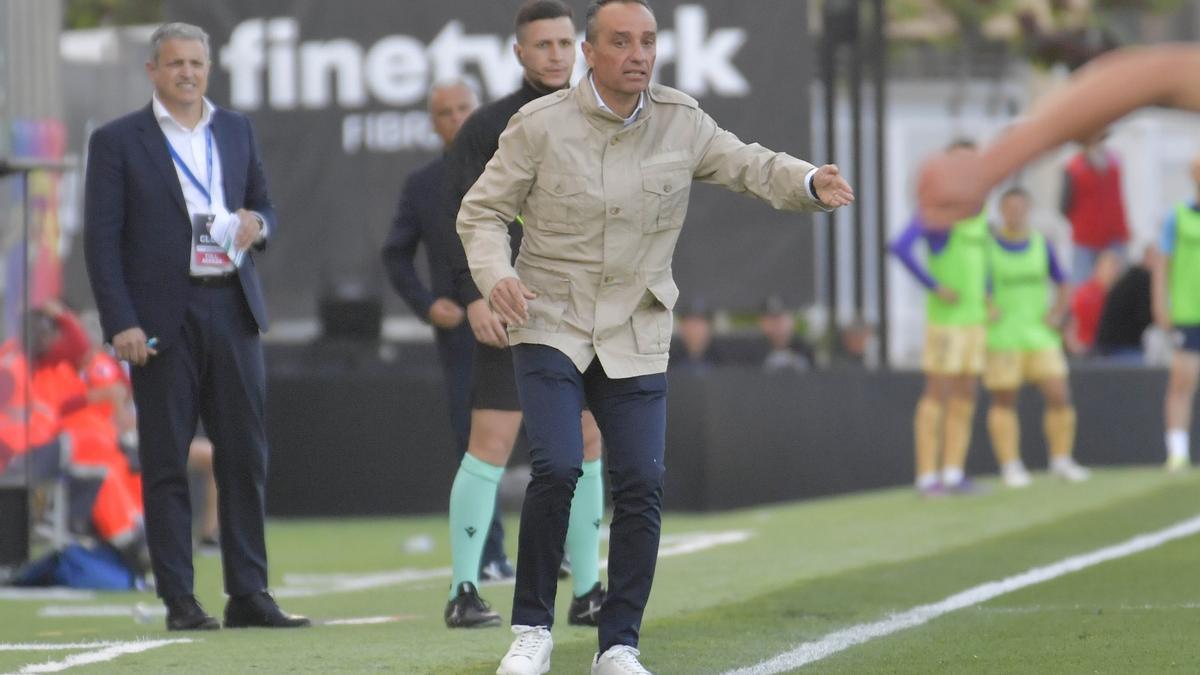Oltra durante el encuentro ante el Málaga