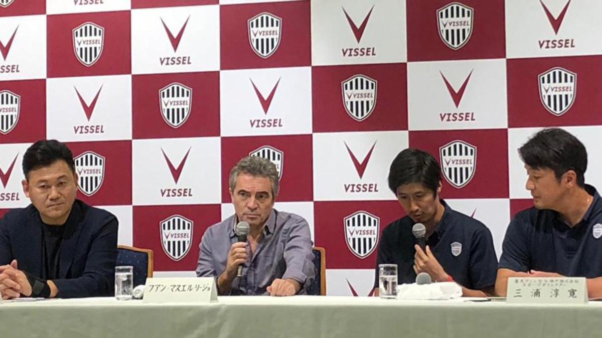 Juanma Lillo, durante su presentación con el Kobe