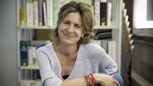 La escritora francesa Pauline Dreyfus, en el Instituto Francés de Barcelona.