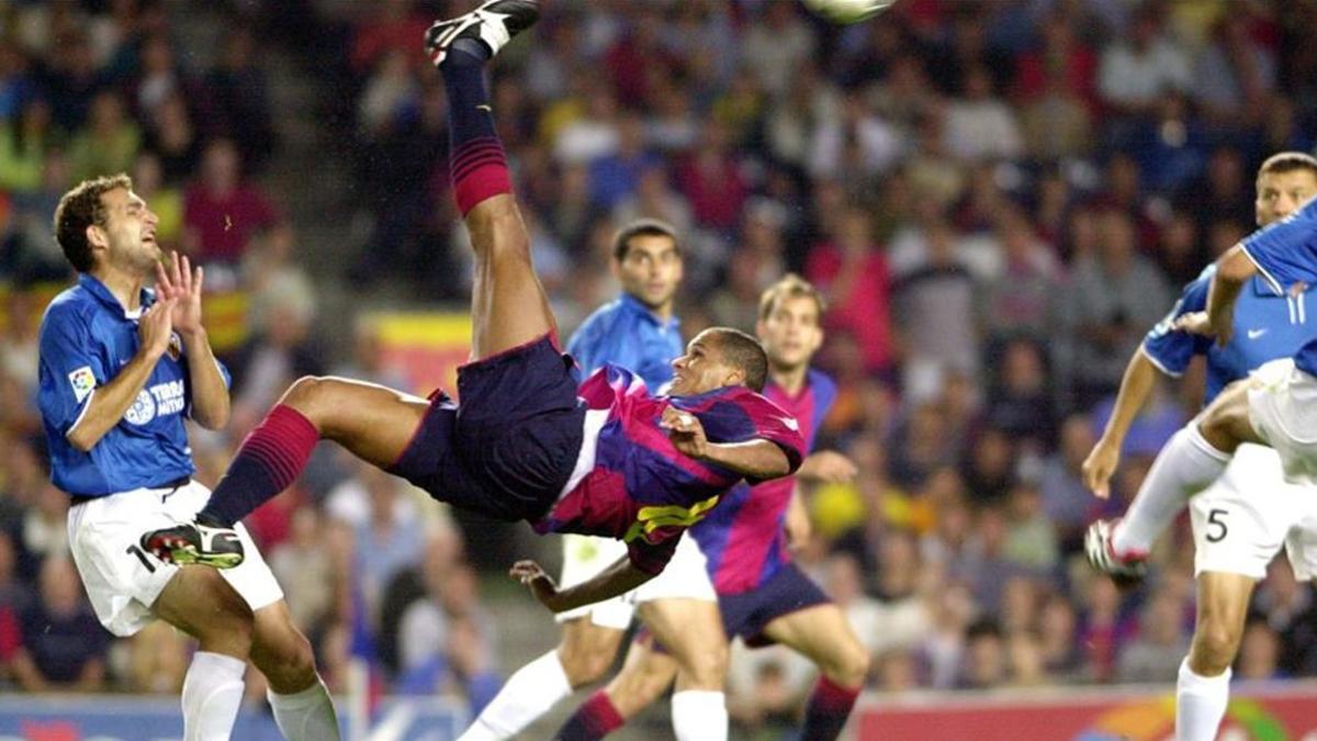 Momento cumbre en el Camp Nou. Inolvidable chilena de Rivaldo que valió el concurso del Barça en la Champions 2001-02