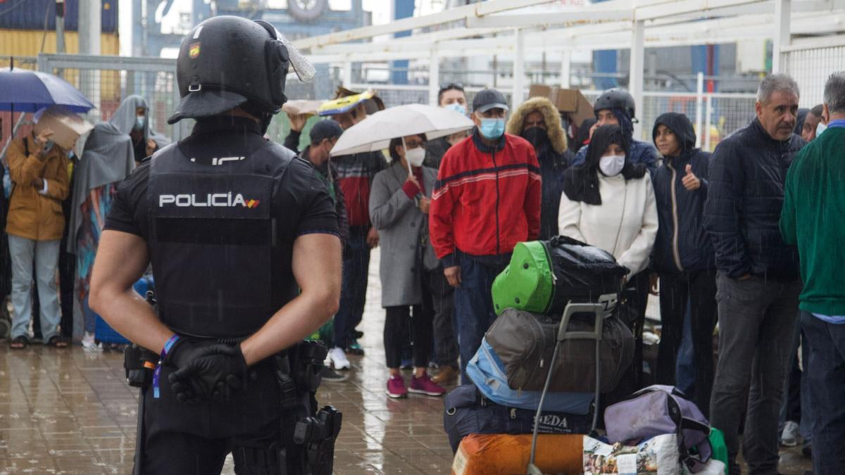 Las imágenes de los altercados en el Puerto de Alicante por el ferry a Orán