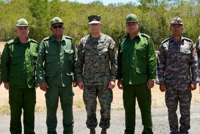 Sorpresiva reunión en Guantánamo entre un general de Estados Unidos y altos mandos de las Fuerzas Armadas de Cuba