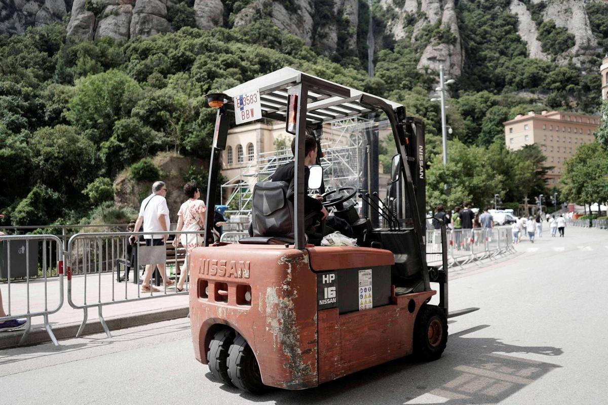 Preparatius a Montserrat per a la visita del Papa Lleó XIV
