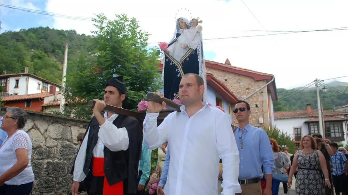 Imagen de archivo de la procesión de Nuestra Señora de las Nieves en Puertas de Cabrales (año 2016).