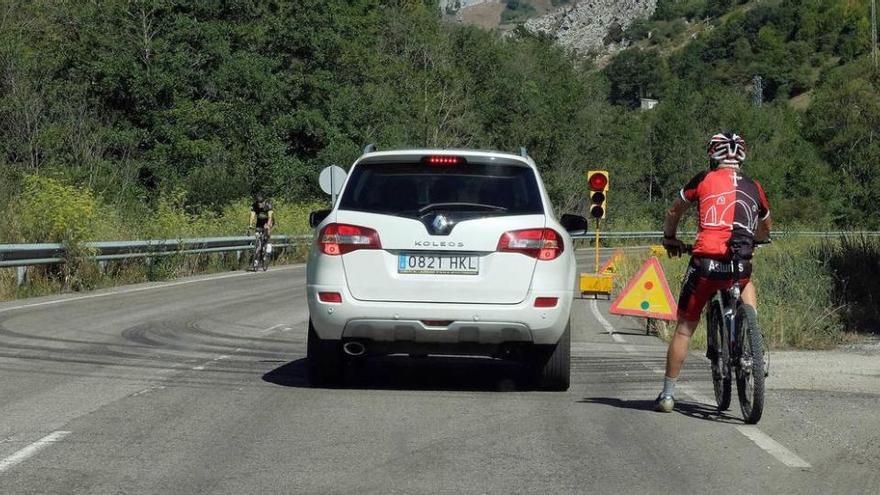 Aller renueva el firme del tramo Cabañaquinta-Collanzo