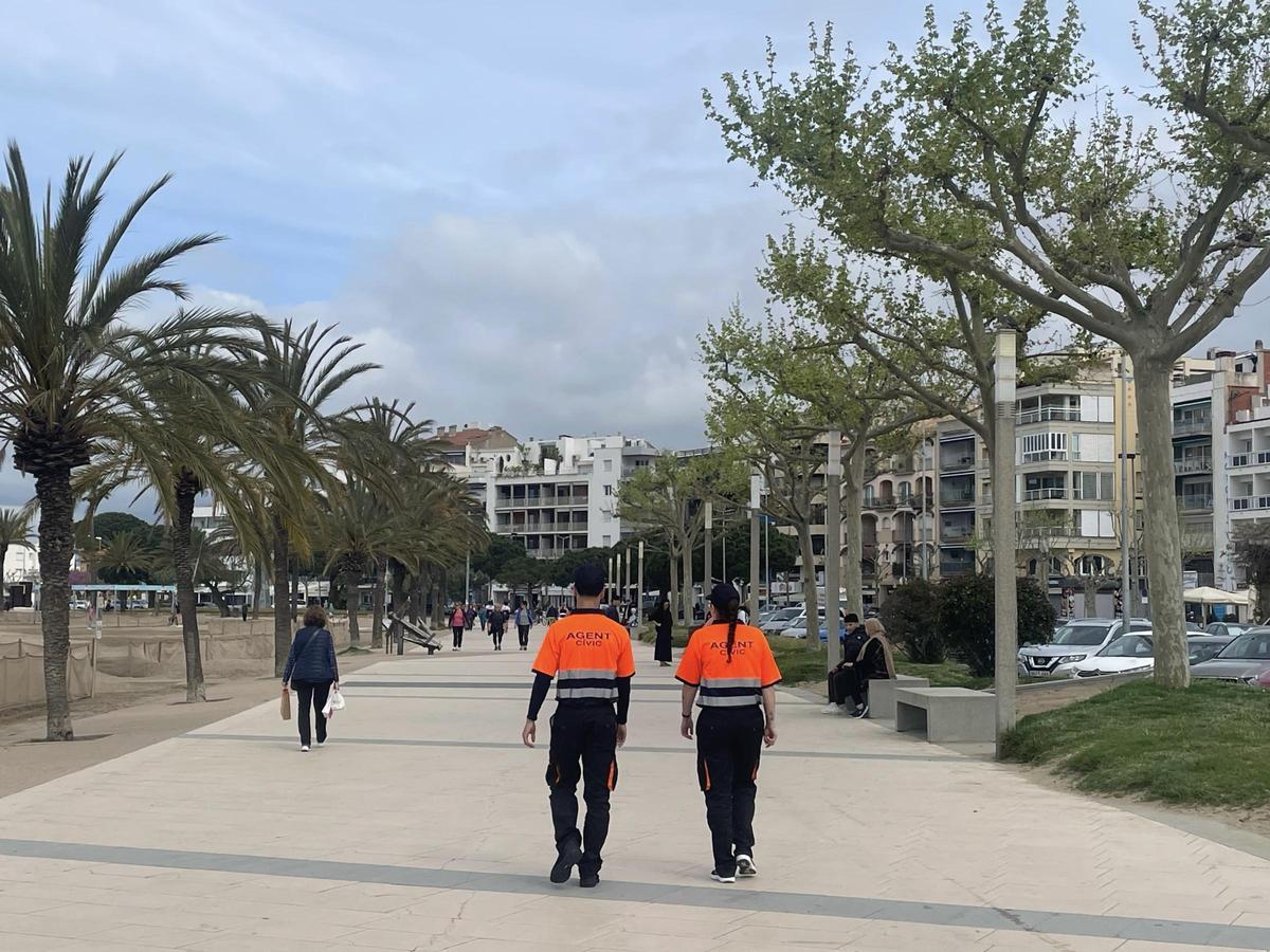 Una imatge d'agents cívics, a Roses.