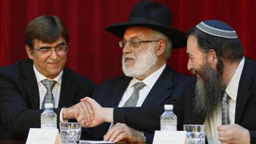 Der frühere Balearen-Premier Francesc Antich (li.) mit Rabbinern bei einer Hommage im Jahr 2011.