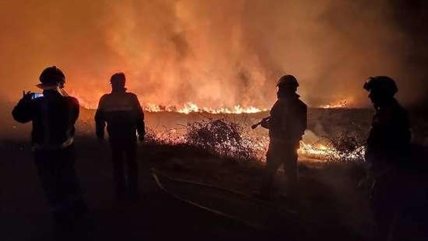 Imagen del incendio en San Xoan de Río. // FdV