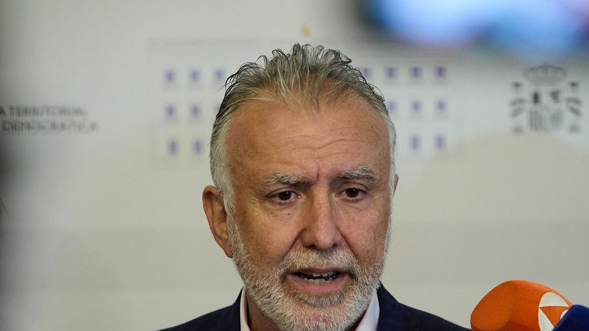 El ministro de Política Territorial y Memoria Democrática, Ángel Víctor Torres, atiende a los medios de comunicación tras una reunión en la sede del Ministerio, a 16 de julio de 2025, en Madrid (España). El encuentro tiene lugar en el contexto de la gesti