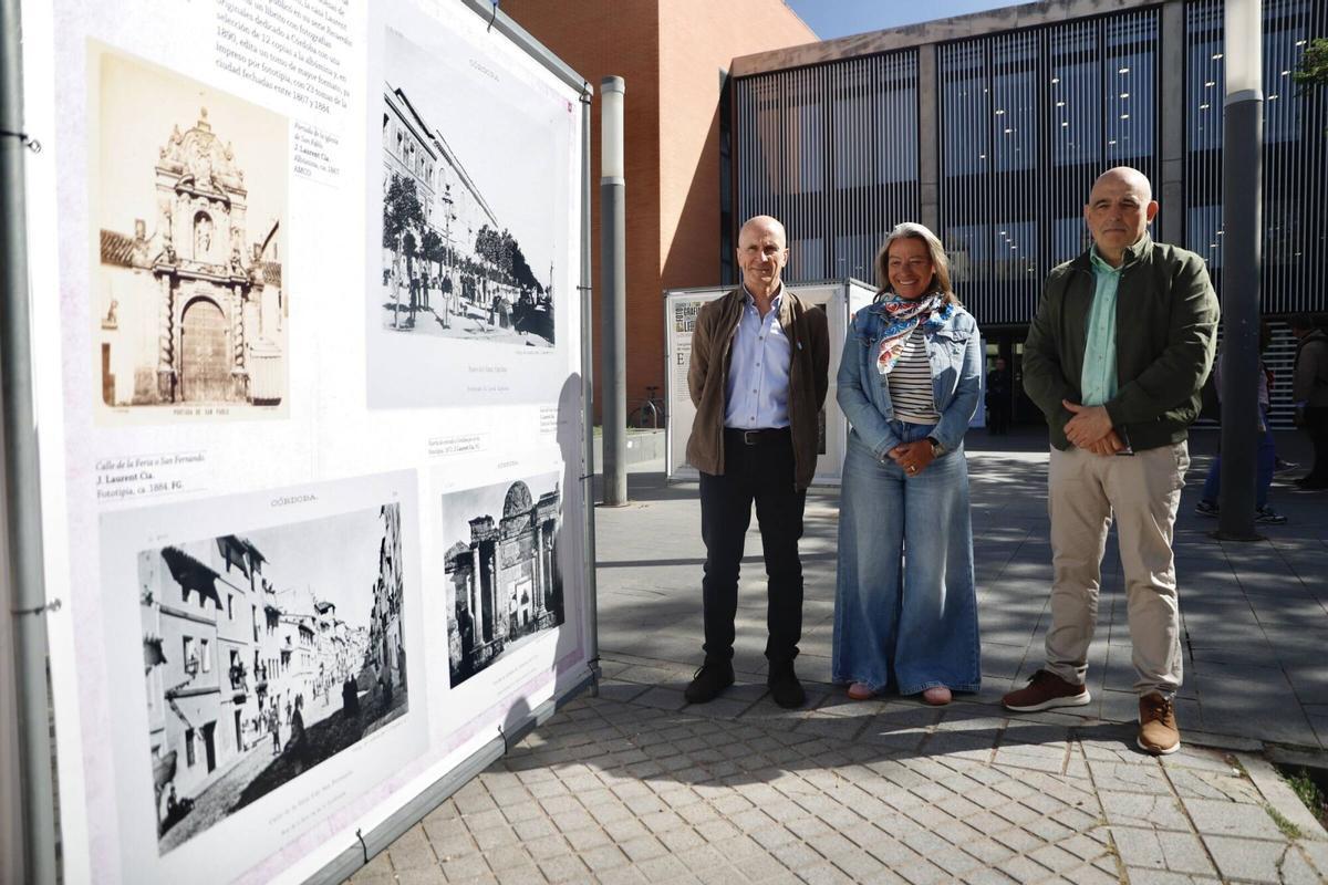 inauguración de la exposición 'Cuando la fotografía conoció al libro. Córdoba en la historia del libro fotográfico'. En la Biblioteca Municipal Central Antonio Gala