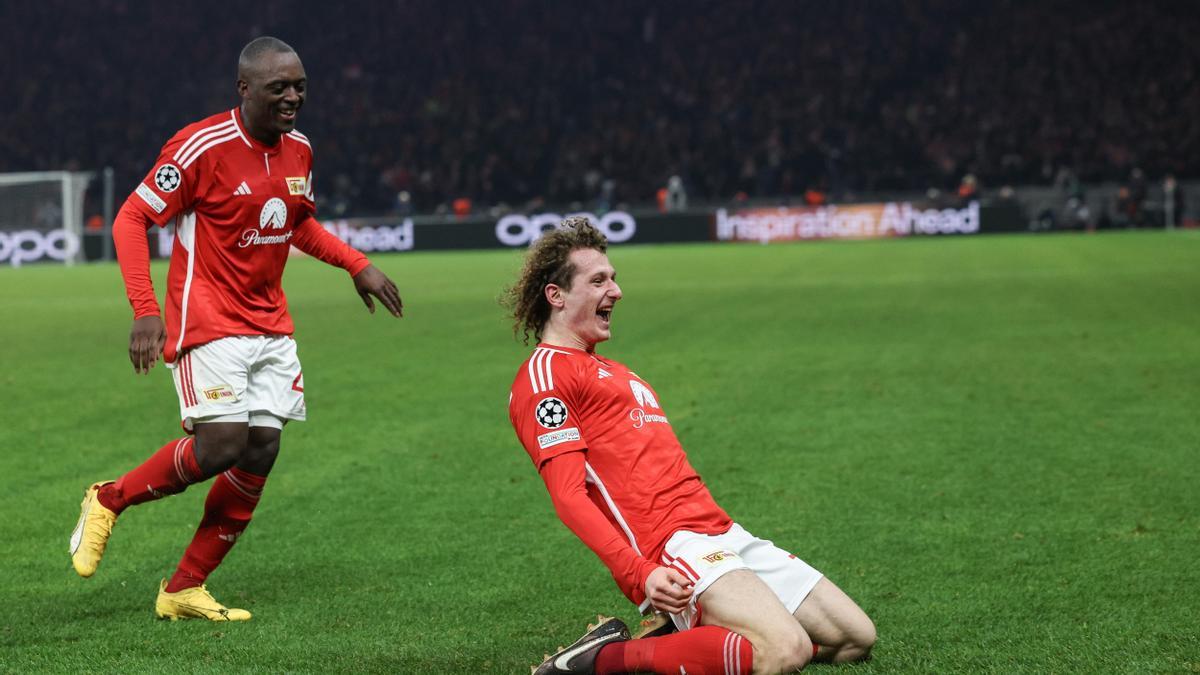 Berlin (Gemany), 12/12/2023.- Berlin's Alex Kral celebrates with team mates after scoring a goal during the UEFA Champions League group stage match between Union Berlin and Real Madrid, in Berlin, Germany, 12 December 2023. (Liga de Campeones, Alemania) EFE/EPA/FILIP SINGER