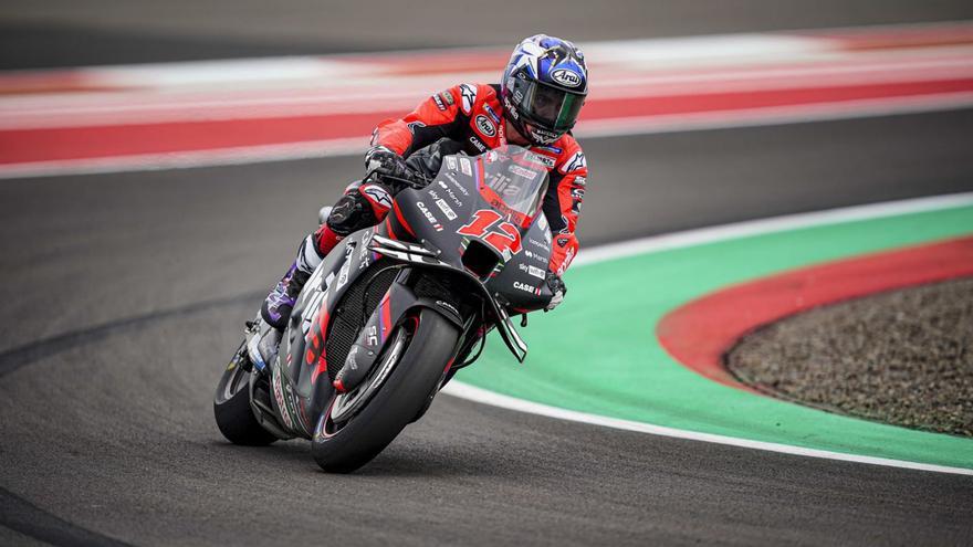 Maverick Viñales mira de lluny els podis de MotoGP
