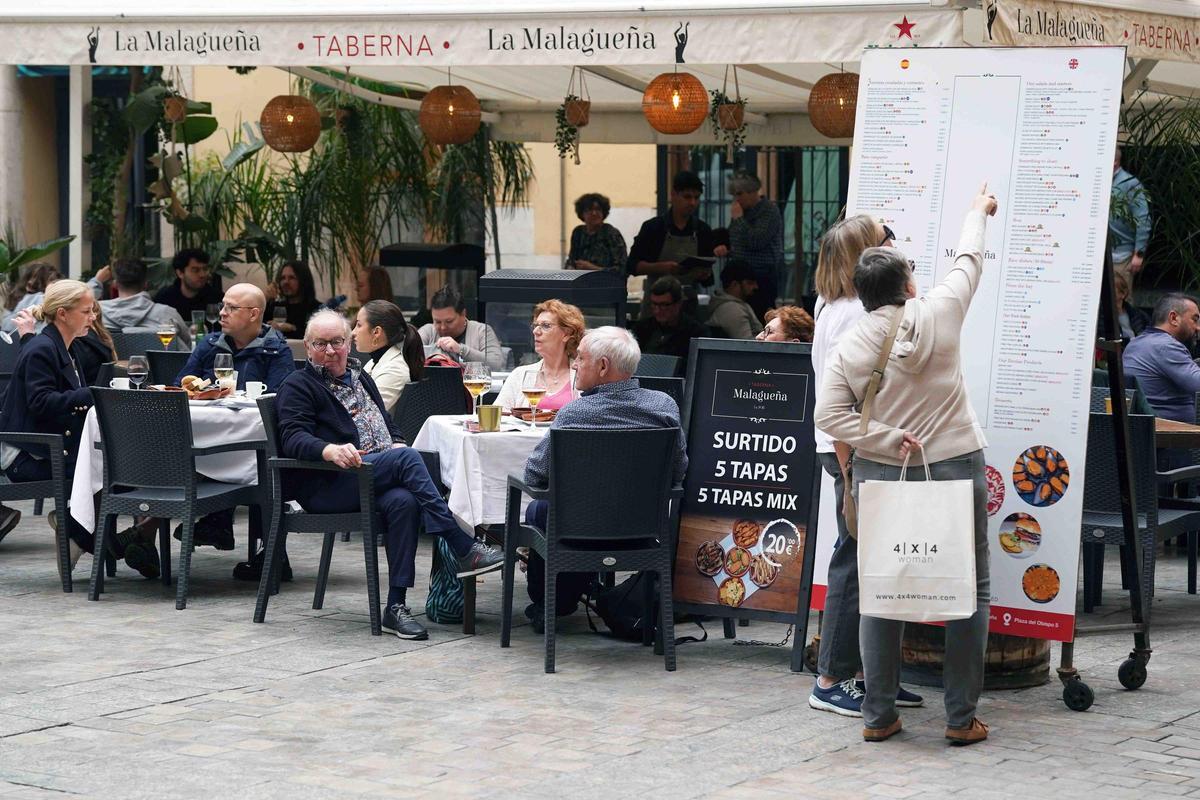 Turistas en el Centro de Málaga, en enero de 2024.