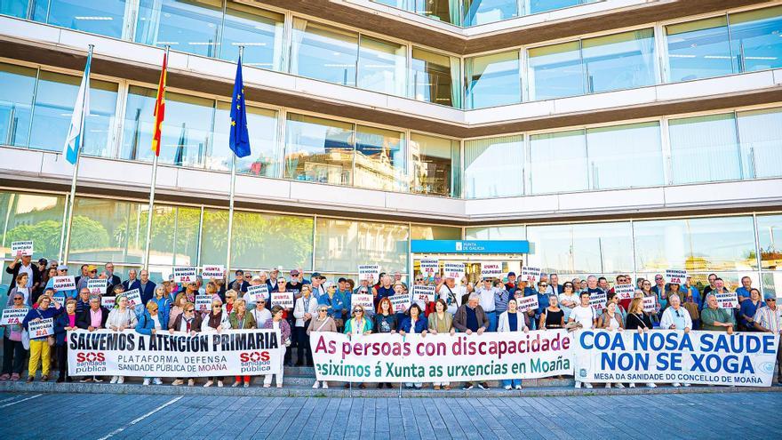 Decenas de manifestantes se concentraron frente a la sede de la Xunta en Vigo para reclamar el regreso del servicio de urgencias a Moaña