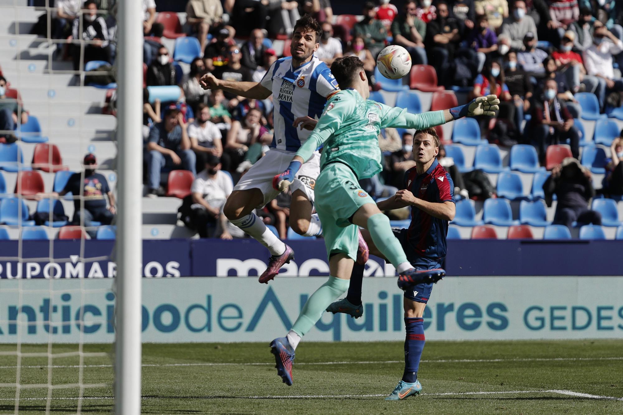 Joan Garcia refusa de manera tèbia i Dani Gómez marca el gol de l&#039;empat del Llevant