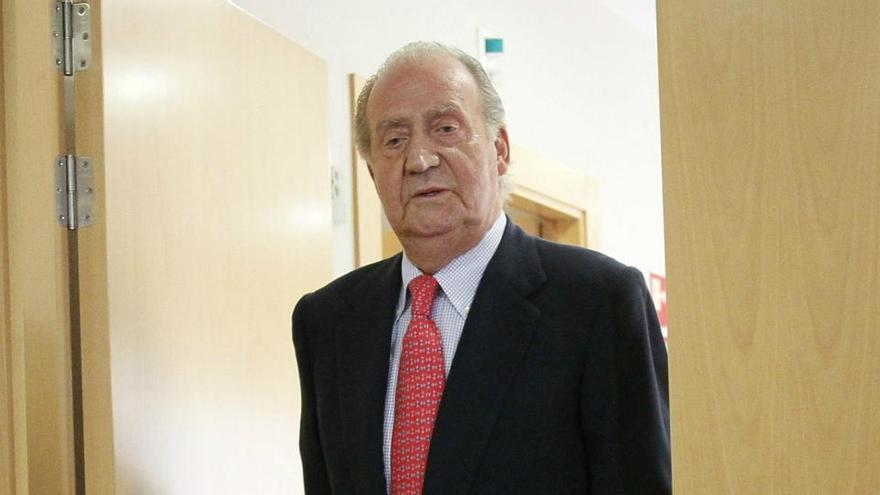 El Rey Juan Carlos sale del hospital tras su accidente en Botsuana.