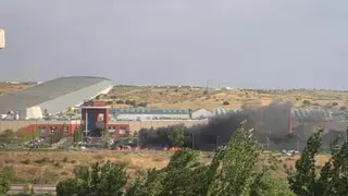 Un incendio en el parking del centro comercial madrileño de Xanadú afecta a diez vehículos sin causar heridos