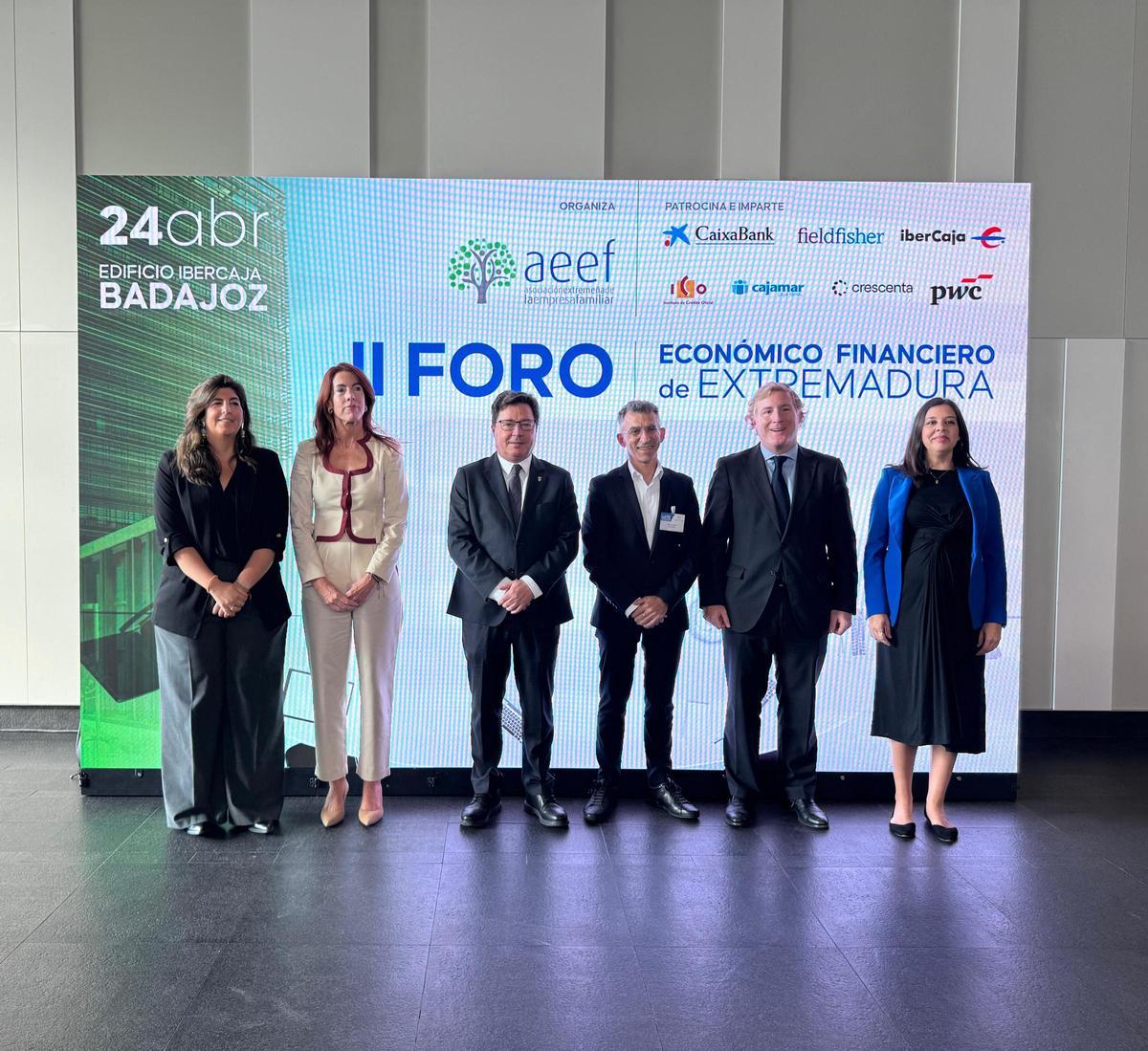 Santamaría ha participado en el II Foto Económico Financiero de Extremadura