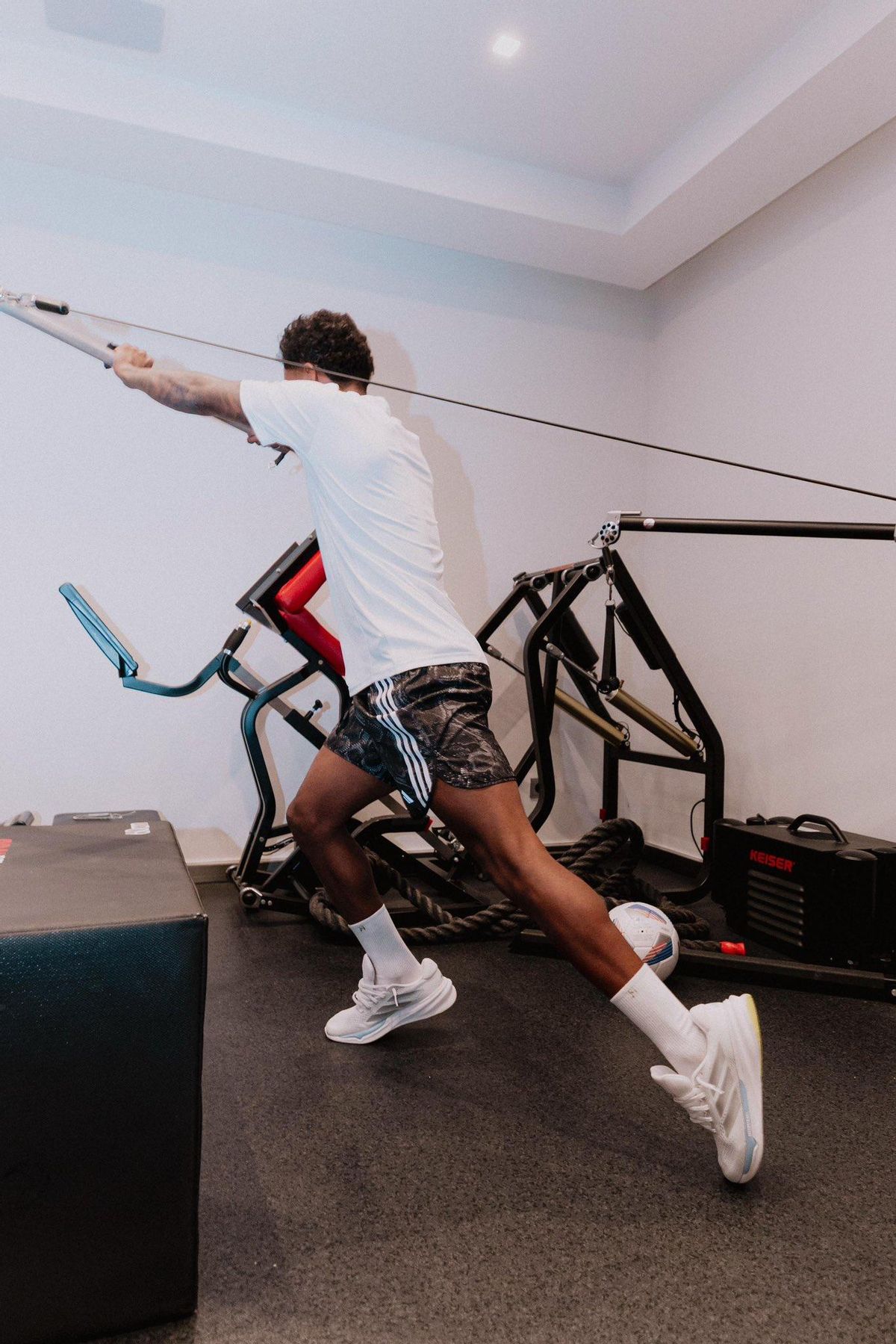 Rodrygo, ejercitándose en un centro de entrenamiento.