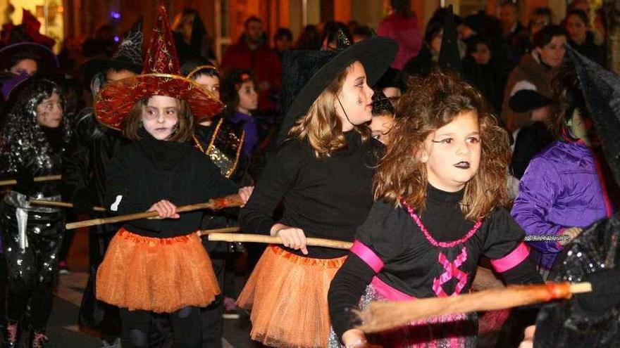 La ACOE mantiene su Venres Meigo para hoy y solo baraja suspender el Desfile Meigo. // Bernabé / Adrián Rei