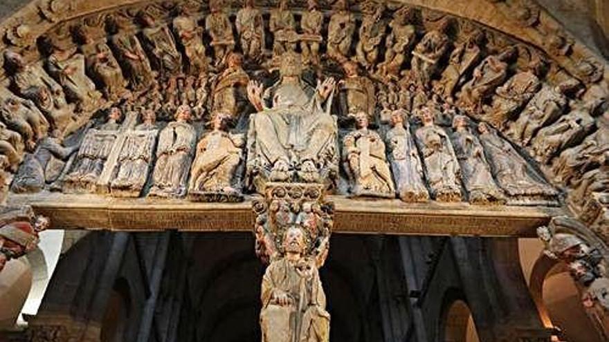 O Pórtico da Gloria, na catedral de Santiago.