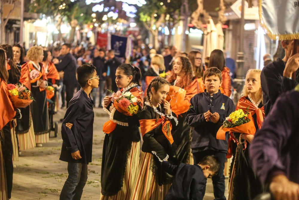 Ofrenda de flores a la Virgen