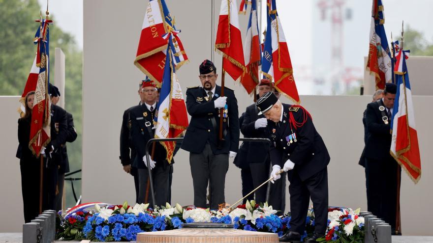 Macron conmemora el armisticio de la Segunda Guerra Mundial en París.