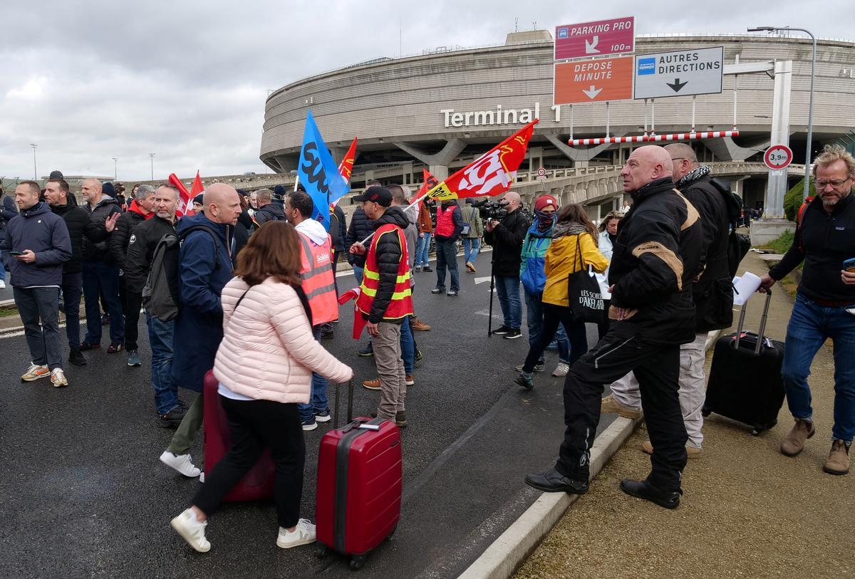 Paros y protestas en Francia por la reforma de las pensiones de Macron