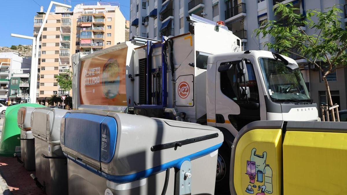 La distribución de los nuevos contenedores ha comenzado por la calle Caminàs.
