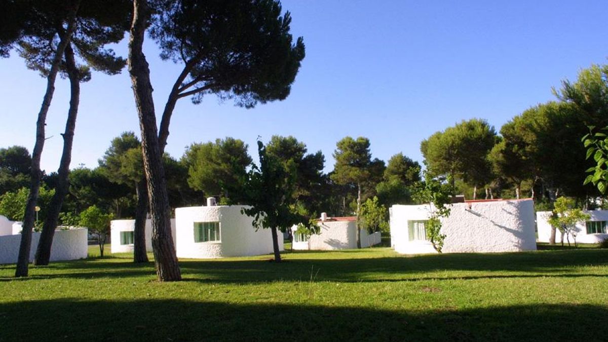Uno de los jardines de la residencia Tiempo Libre, ubicada en Marbella.