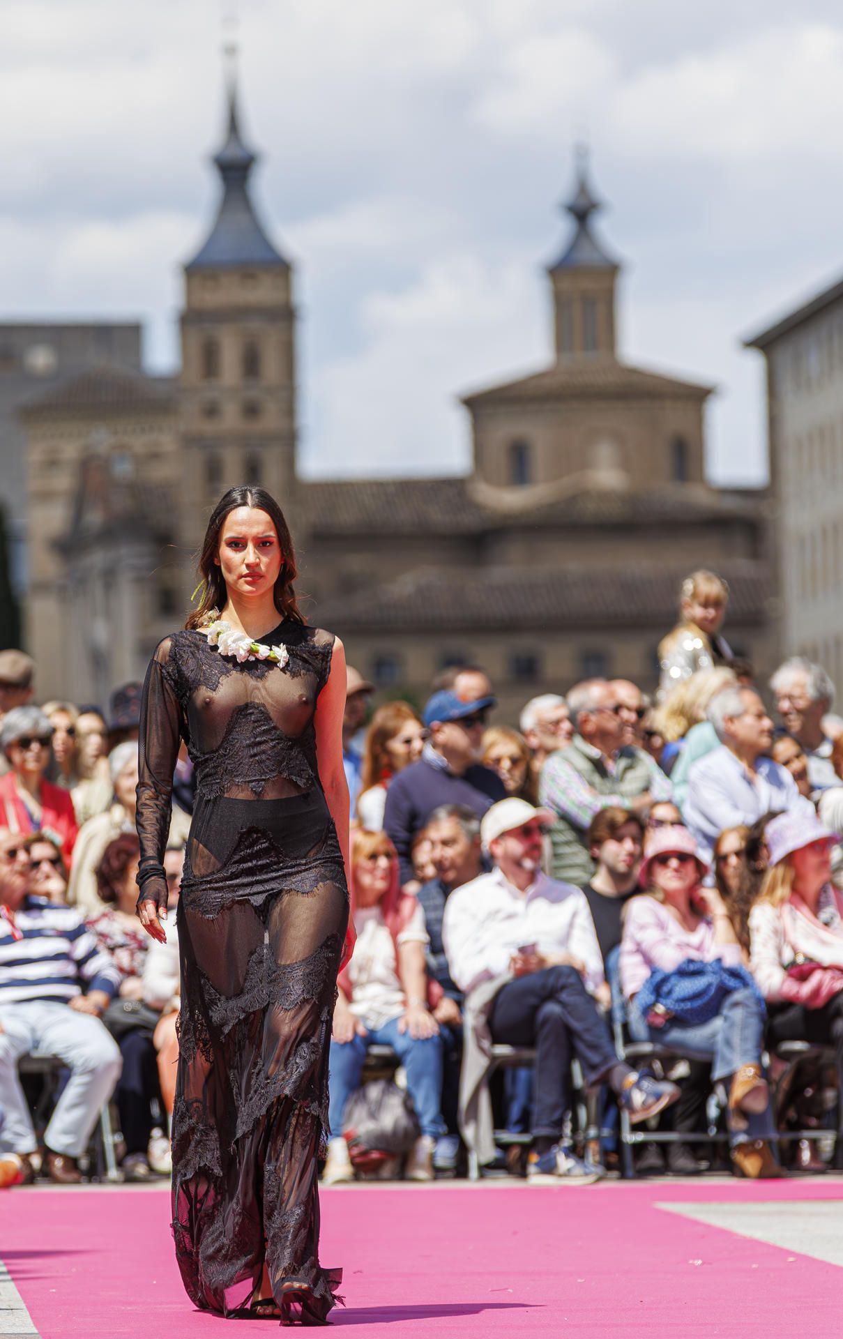 EN IMÁGENES | La Aragón Fashion Week toma la plaza del Pilar