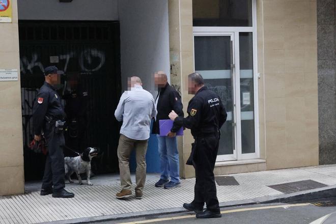 En imágenes: espectacular redada policial contra el tráfico de armas en Gijón